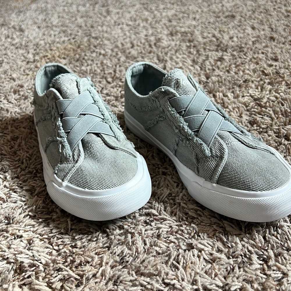 Blowfish Malibu Women's Play Core Sneaker 6.5 NWOT